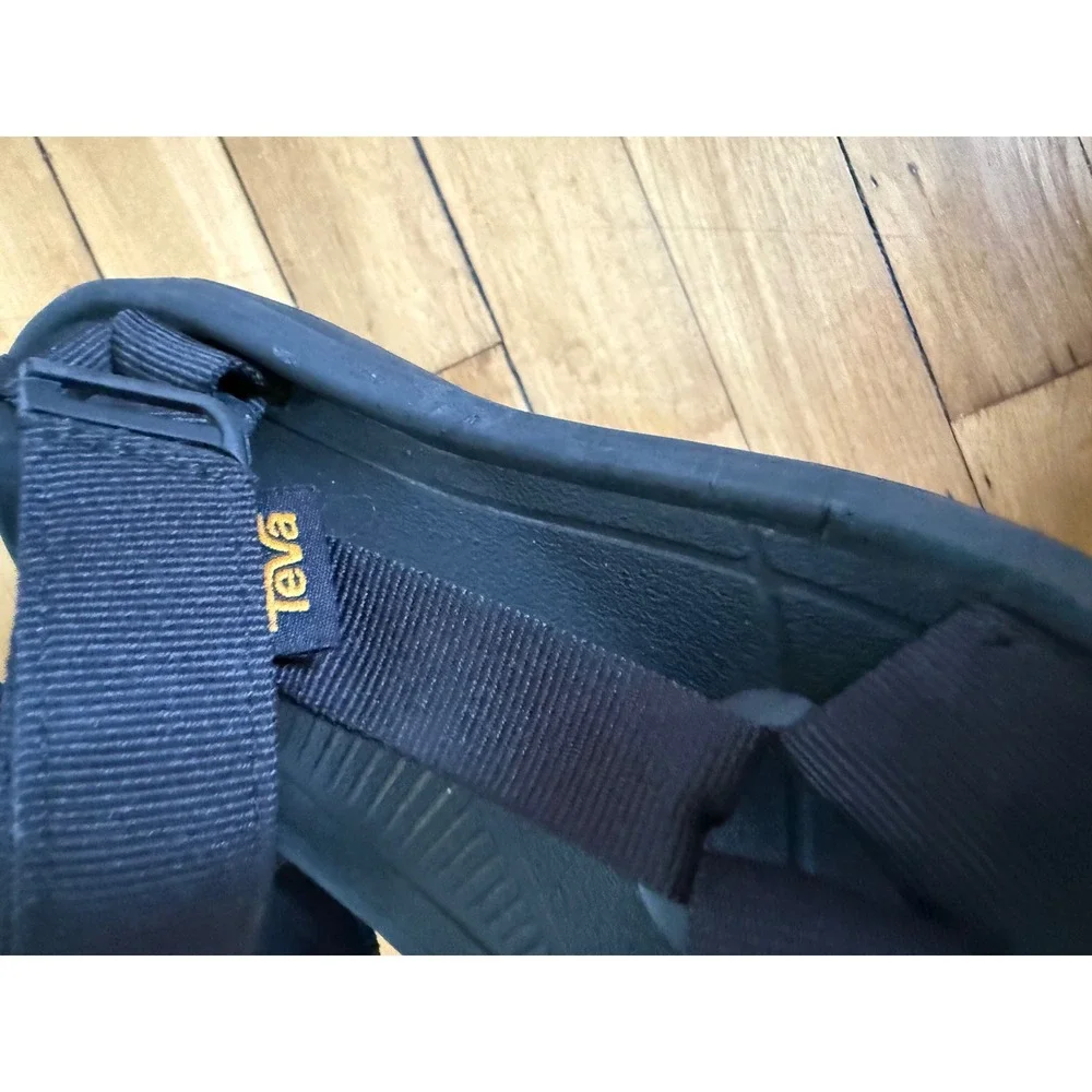 Teva hurricane black sandals athletic outdoor Gorpcore